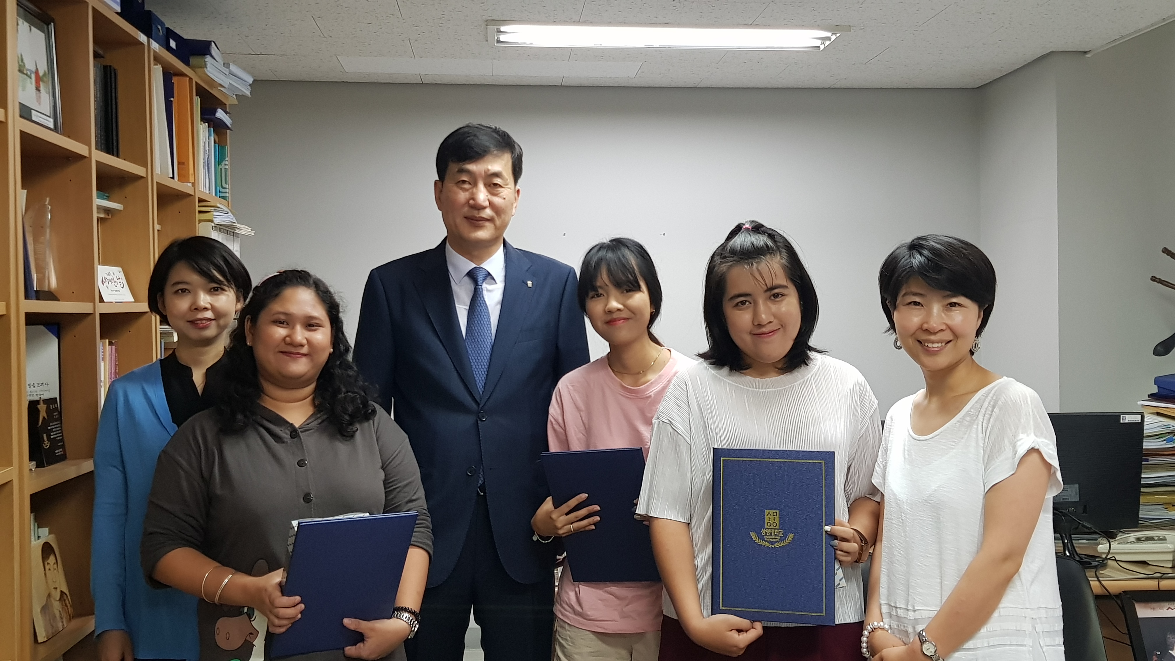 2018년 07월06일 태국 쏭클라대 수료생들 이미지